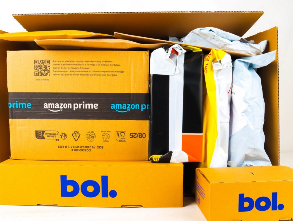 XL Doos met Ongeopende Postpakketten