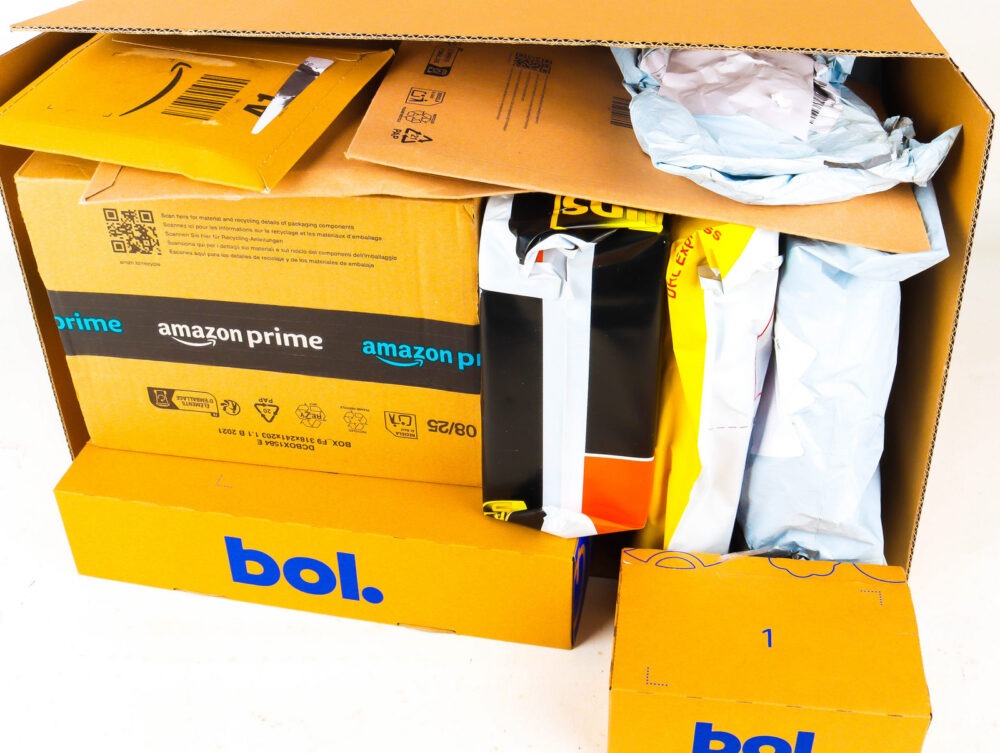 XL Doos met Ongeopende Postpakketten