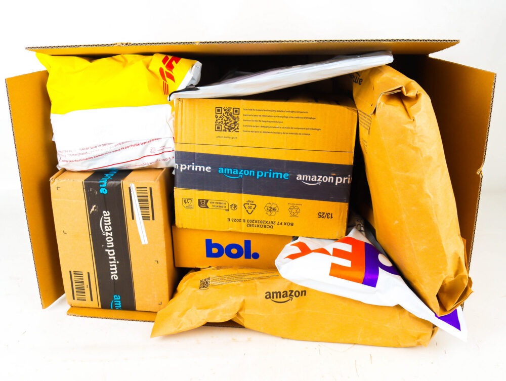 XL Doos met Ongeopende Postpakketten