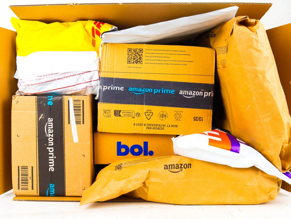 XL Doos met Ongeopende Postpakketten