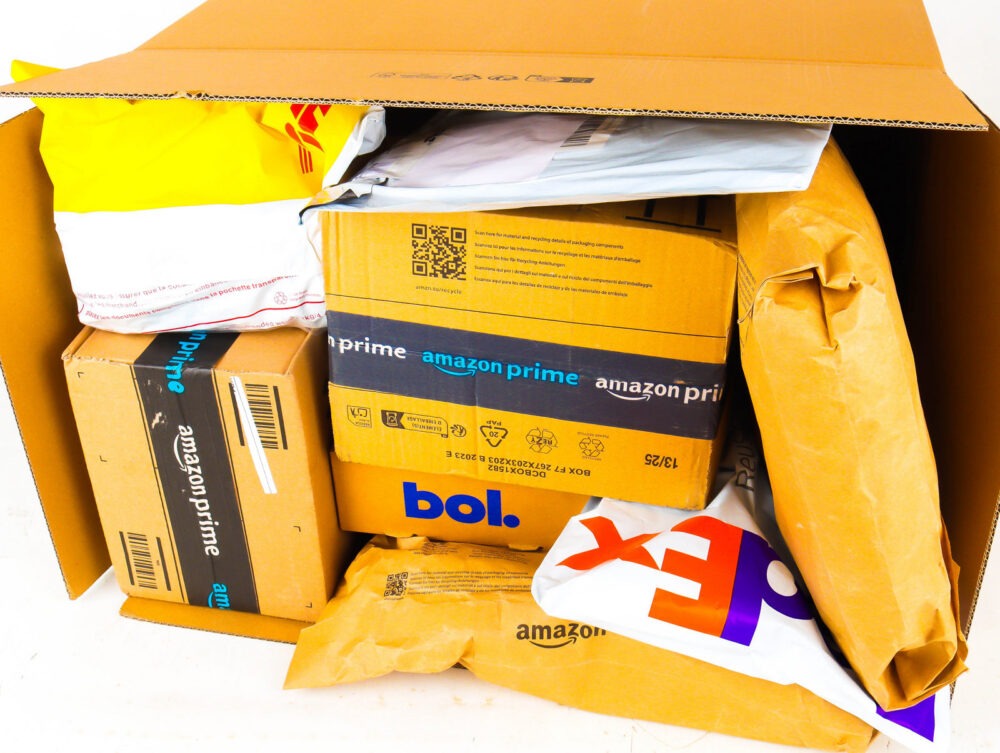 XL Doos met Ongeopende Postpakketten