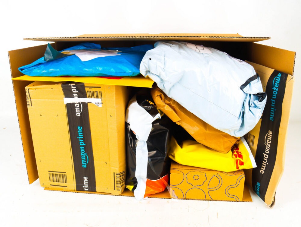 XL Doos met Ongeopende Postpakketten