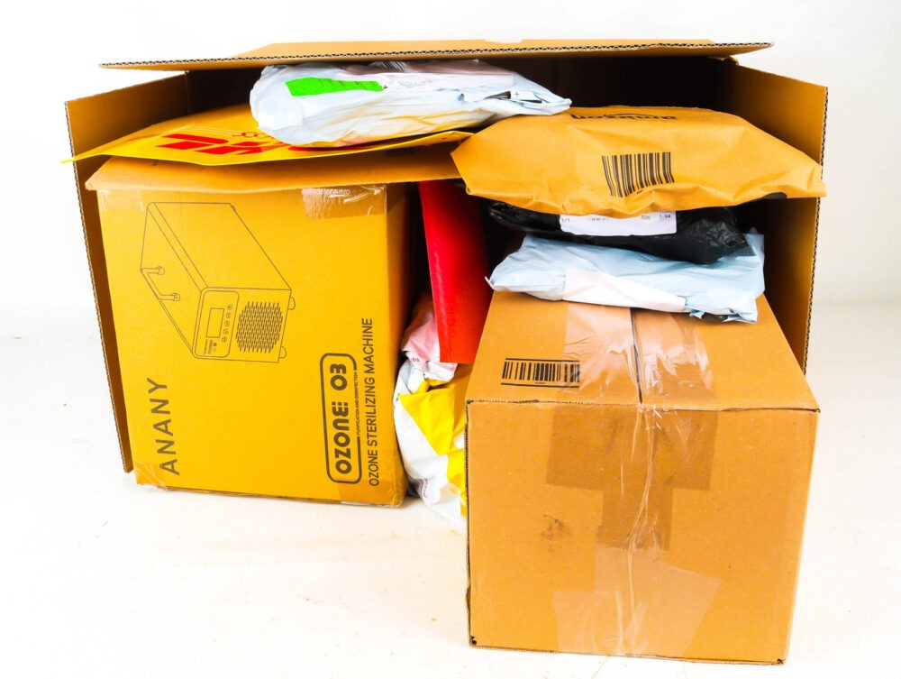 XL Doos met Ongeopende Postpakketten