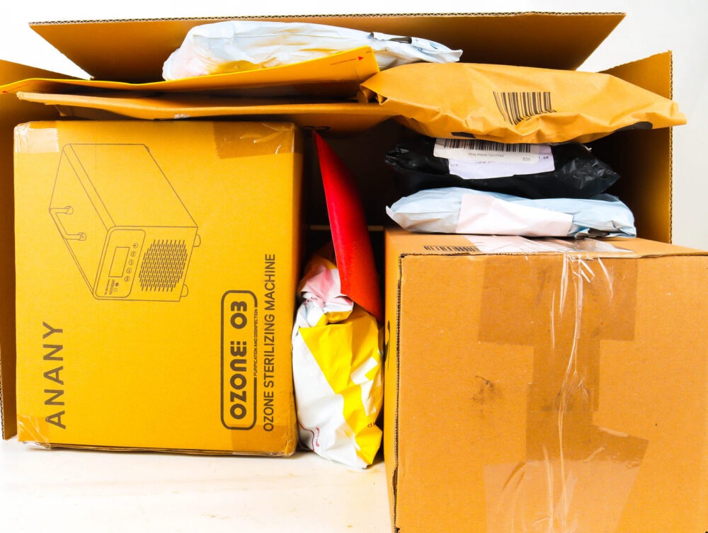 XL Doos met Ongeopende Postpakketten