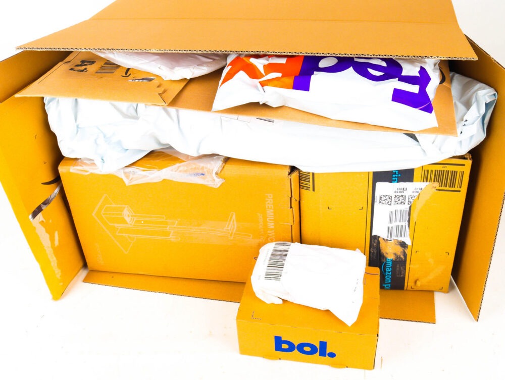 XL Doos met Ongeopende Postpakketten