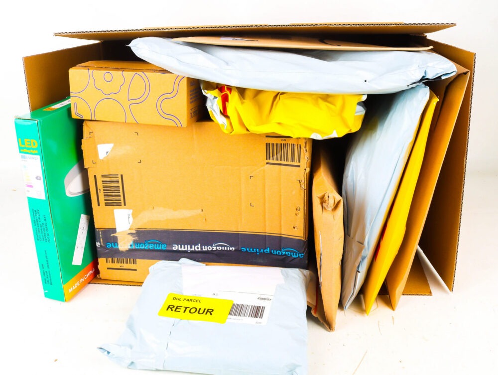 XL Doos met Ongeopende Postpakketten