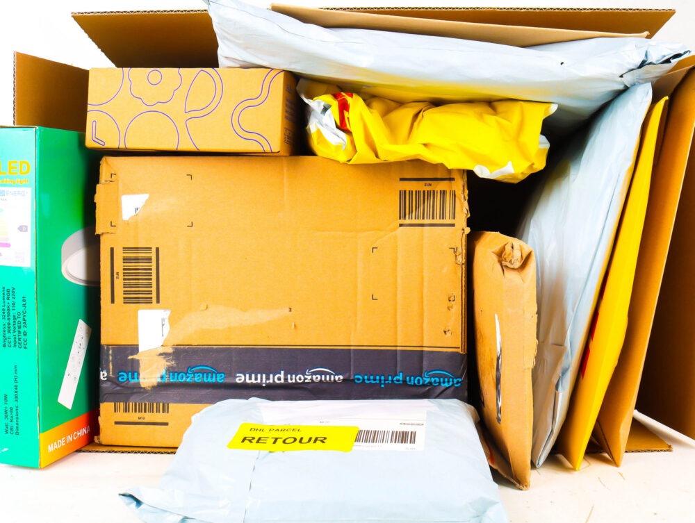 XL Doos met Ongeopende Postpakketten