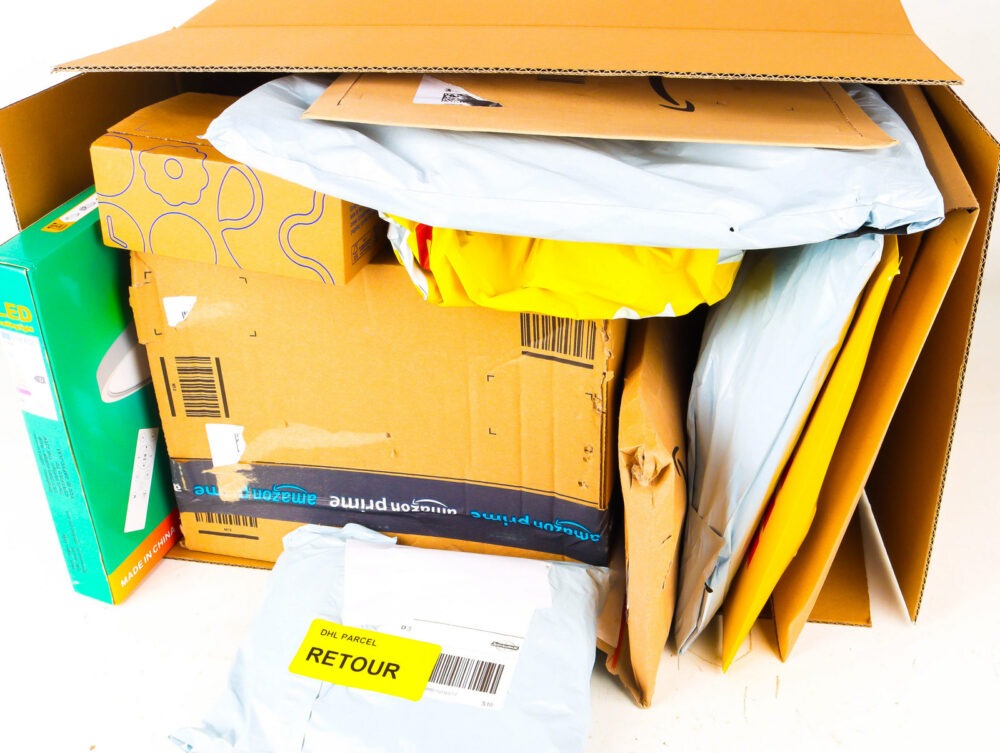 XL Doos met Ongeopende Postpakketten