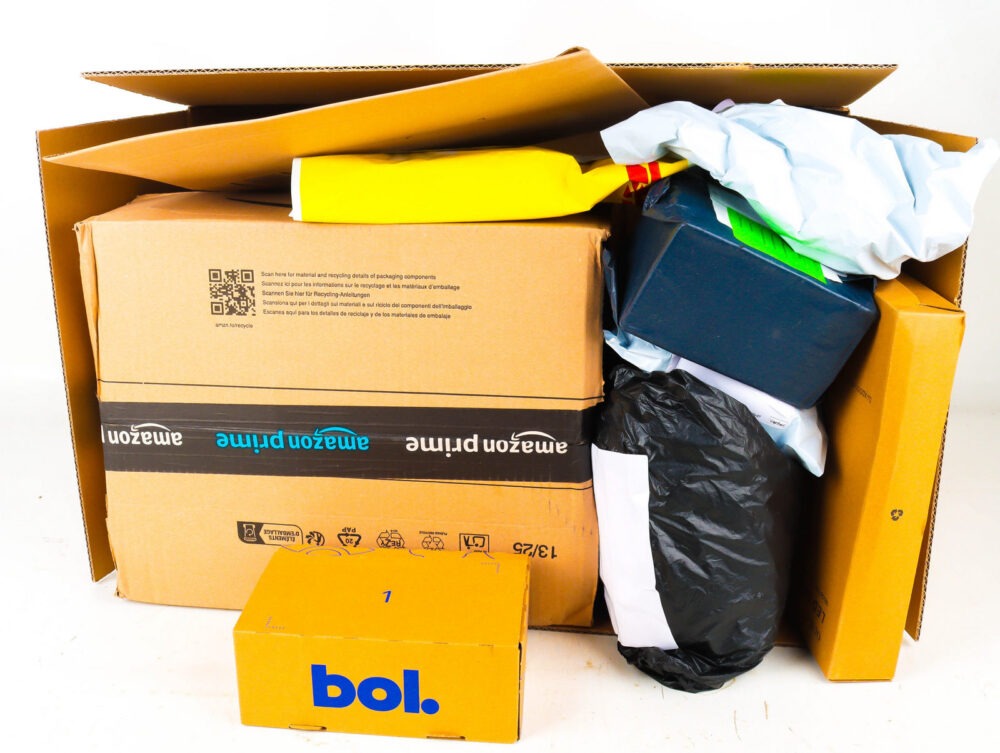 XL Doos met Ongeopende Postpakketten