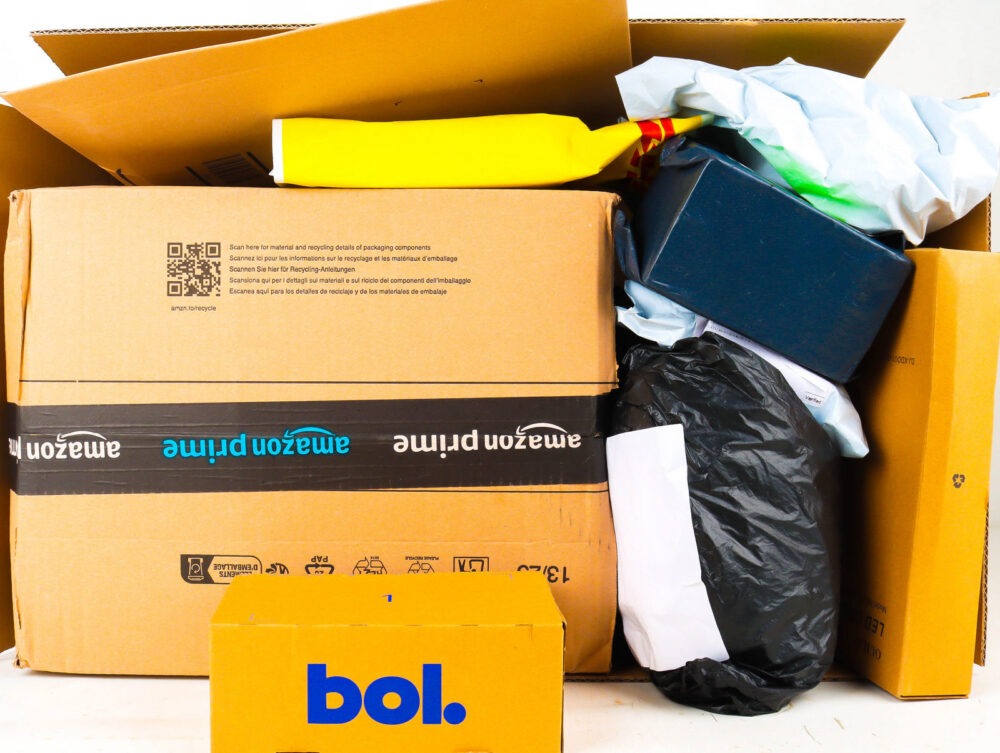 XL Doos met Ongeopende Postpakketten