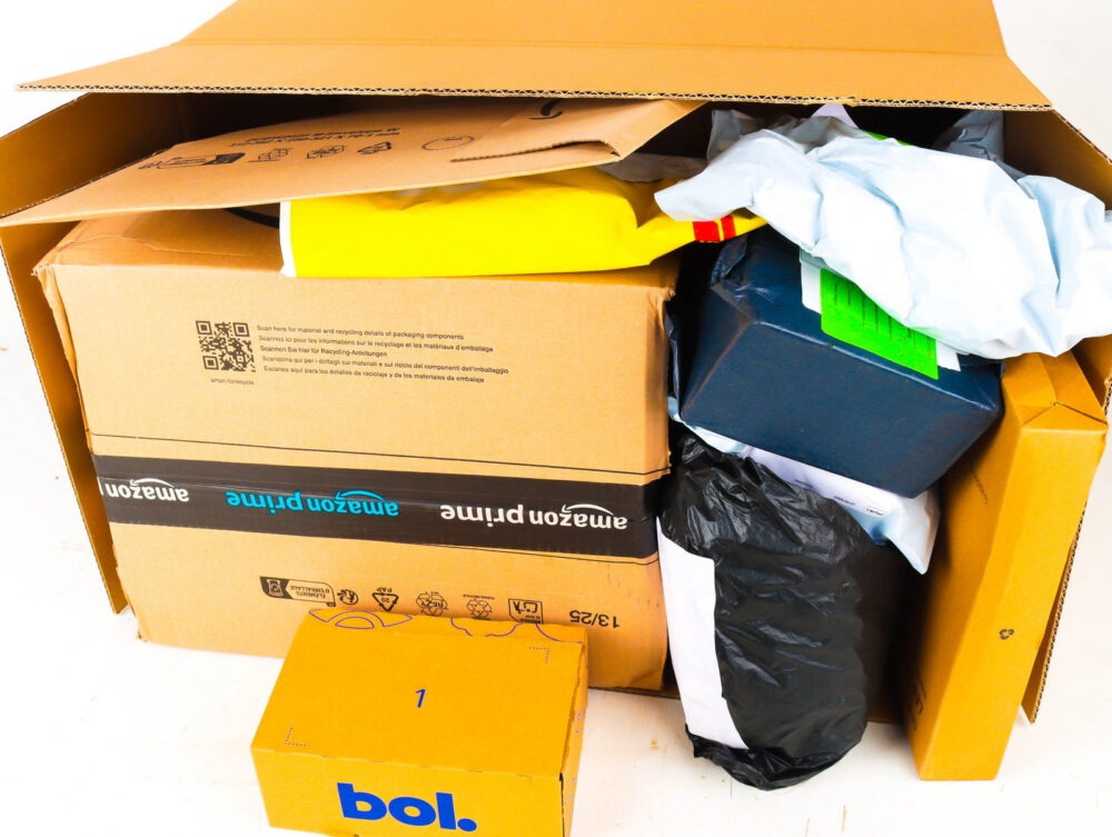 XL Doos met Ongeopende Postpakketten