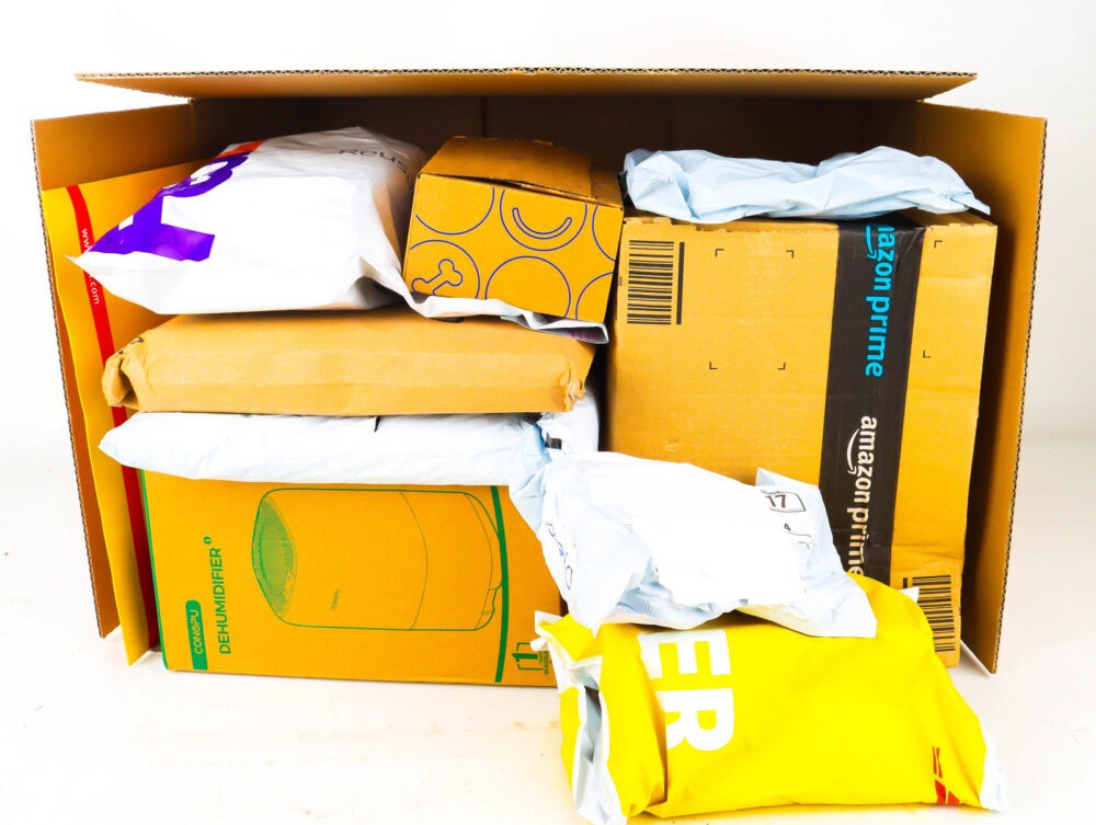 XL Doos met Ongeopende Postpakketten