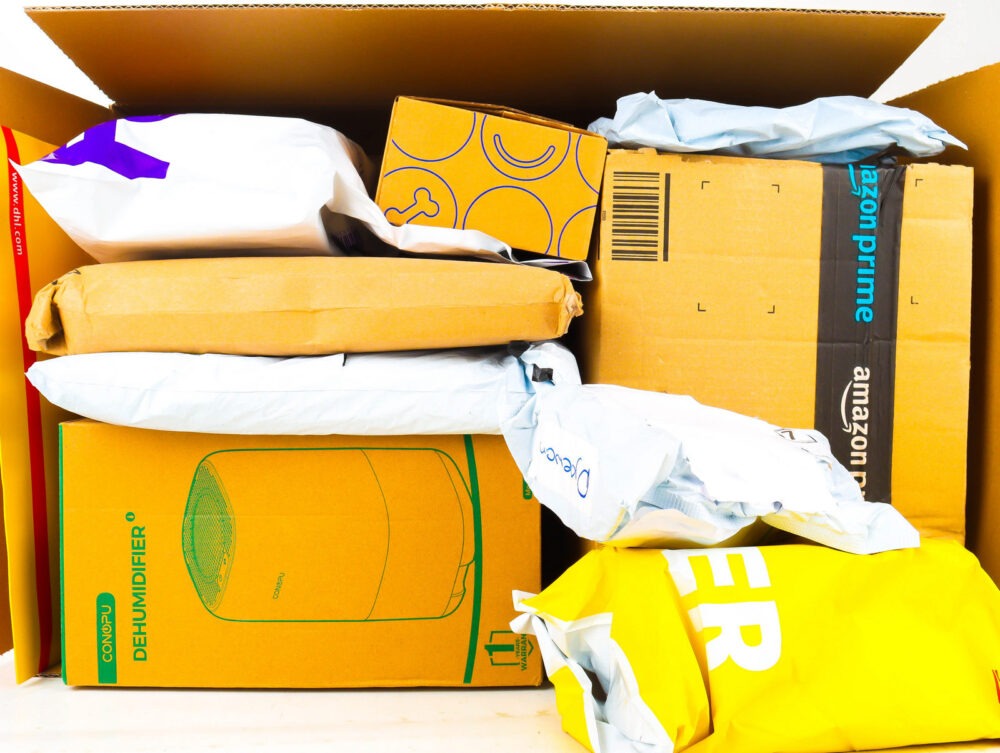 XL Doos met Ongeopende Postpakketten