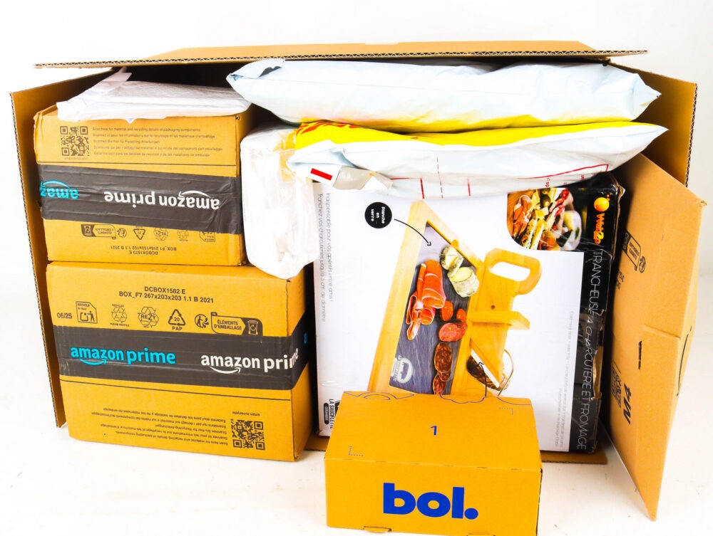 XL Doos met Ongeopende Postpakketten