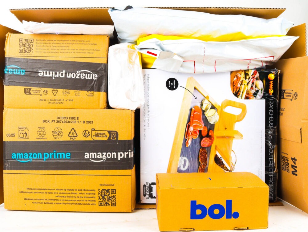 XL Doos met Ongeopende Postpakketten