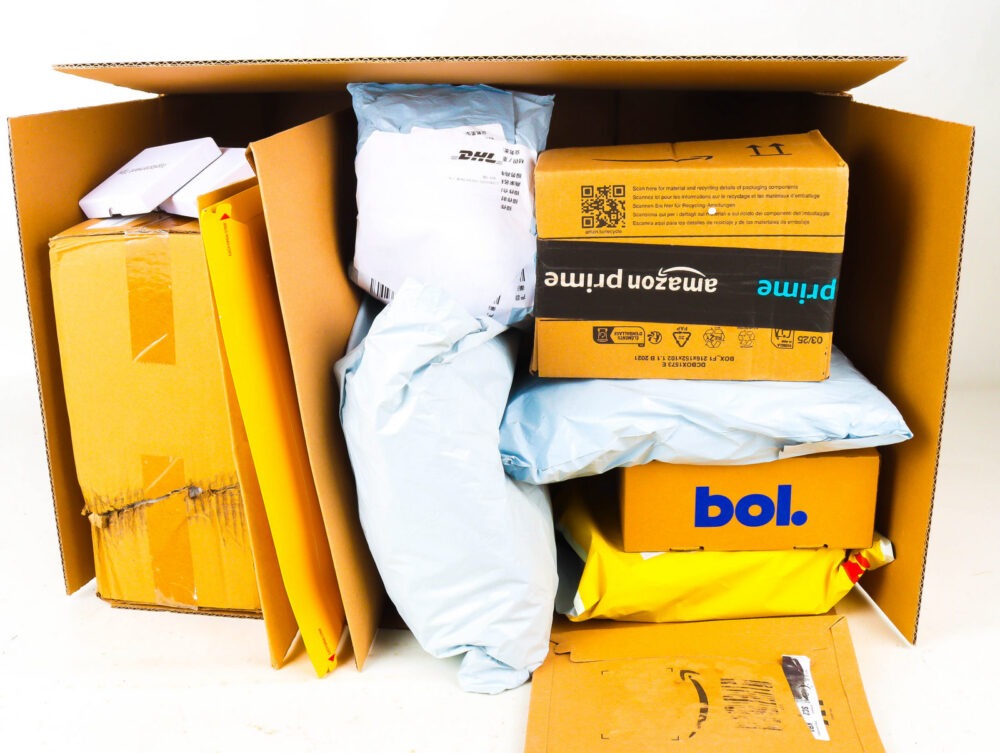 XL Doos met Ongeopende Postpakketten