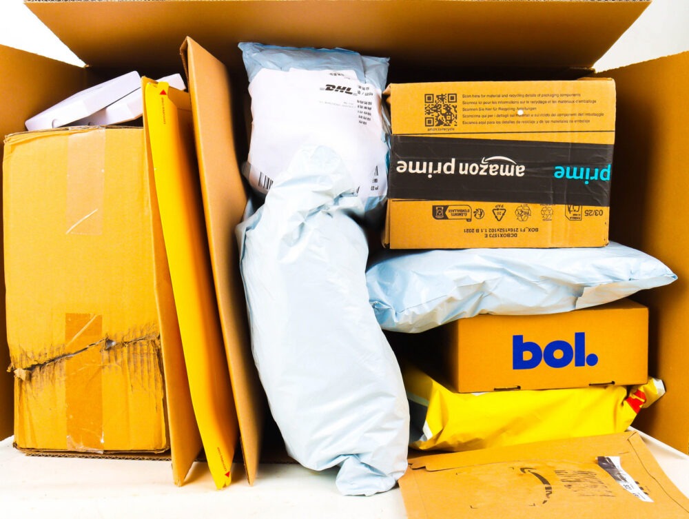 XL Doos met Ongeopende Postpakketten