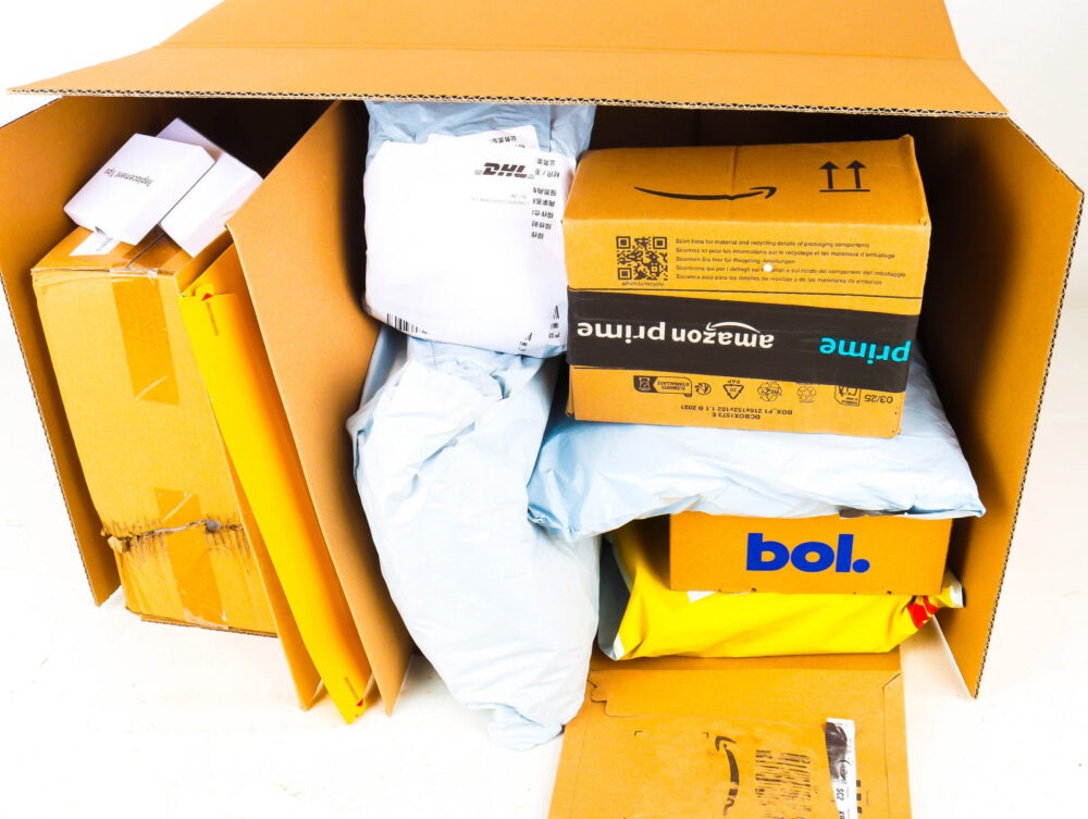 XL Doos met Ongeopende Postpakketten