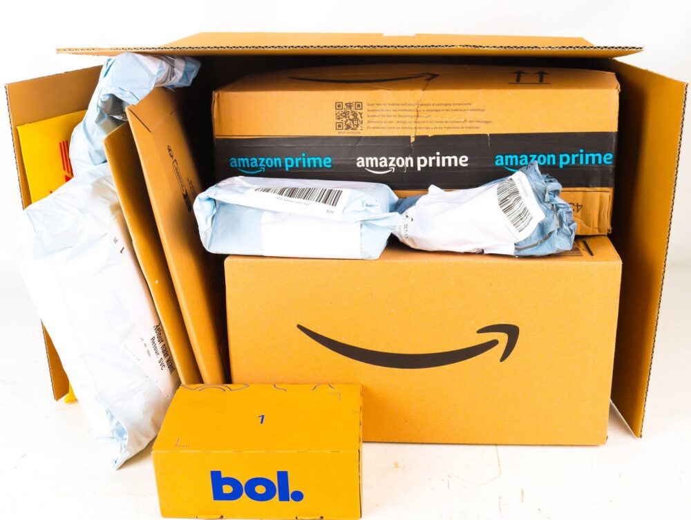 XL Doos met Ongeopende Postpakketten