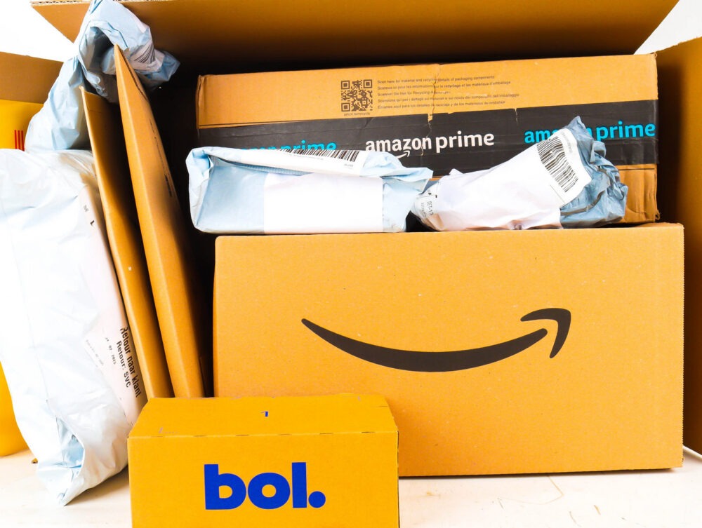 XL Doos met Ongeopende Postpakketten