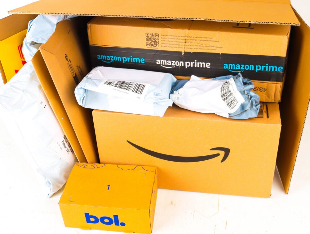 XL Doos met Ongeopende Postpakketten