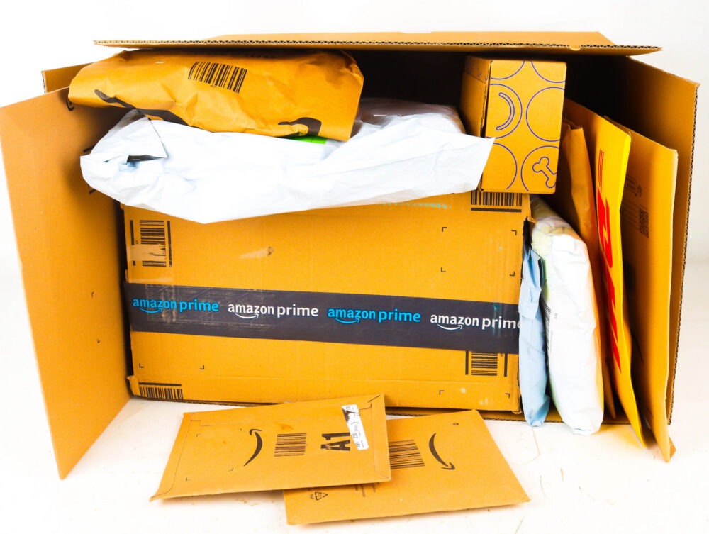 XL Doos met Ongeopende Postpakketten