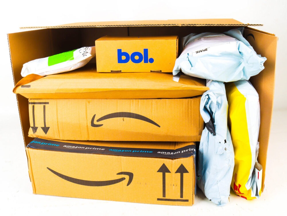 XL Doos met Ongeopende Postpakketten