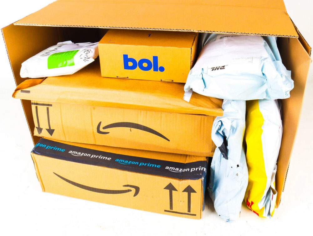 XL Doos met Ongeopende Postpakketten