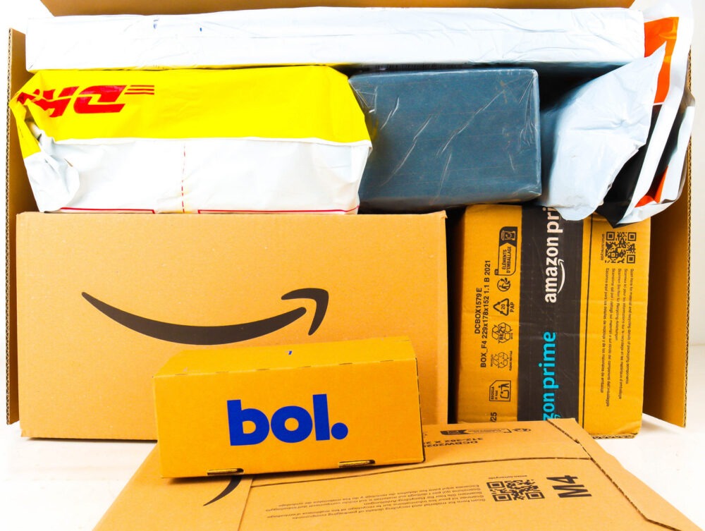 XL Doos met Ongeopende Postpakketten