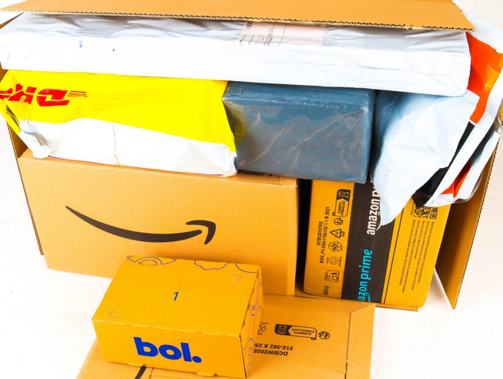 XL Doos met Ongeopende Postpakketten