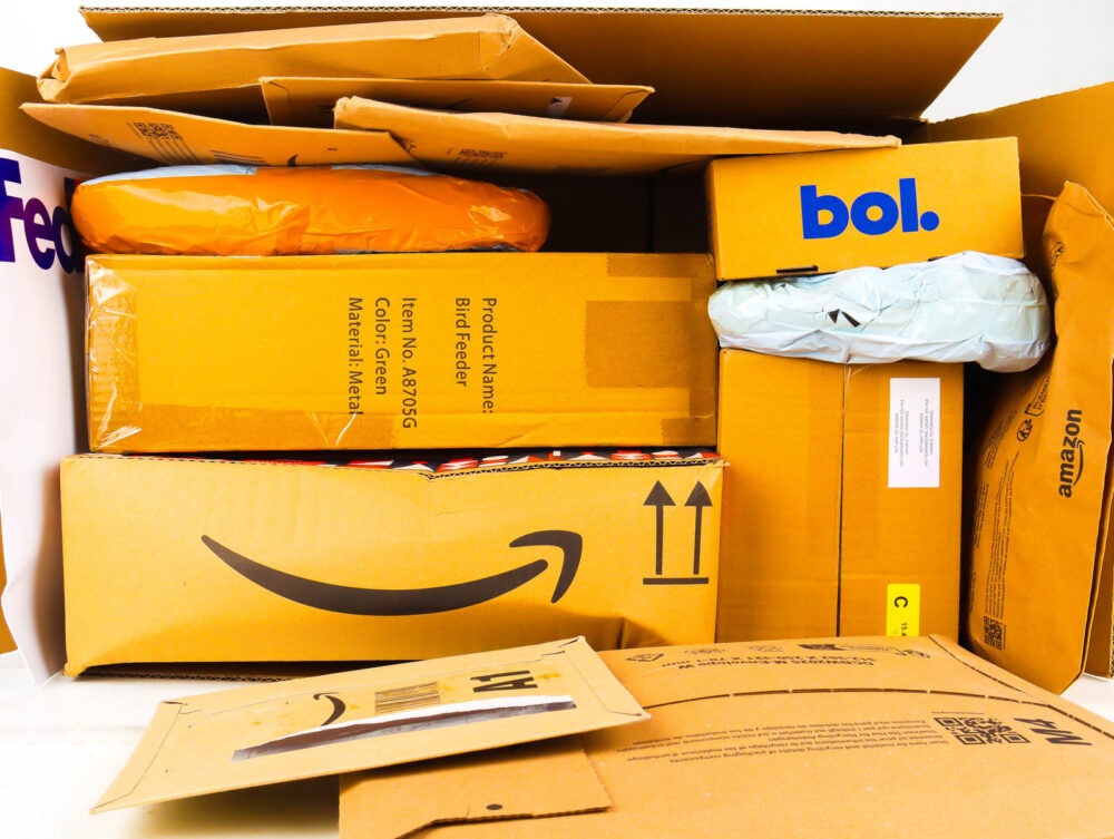 XL Doos met Ongeopende Postpakketten