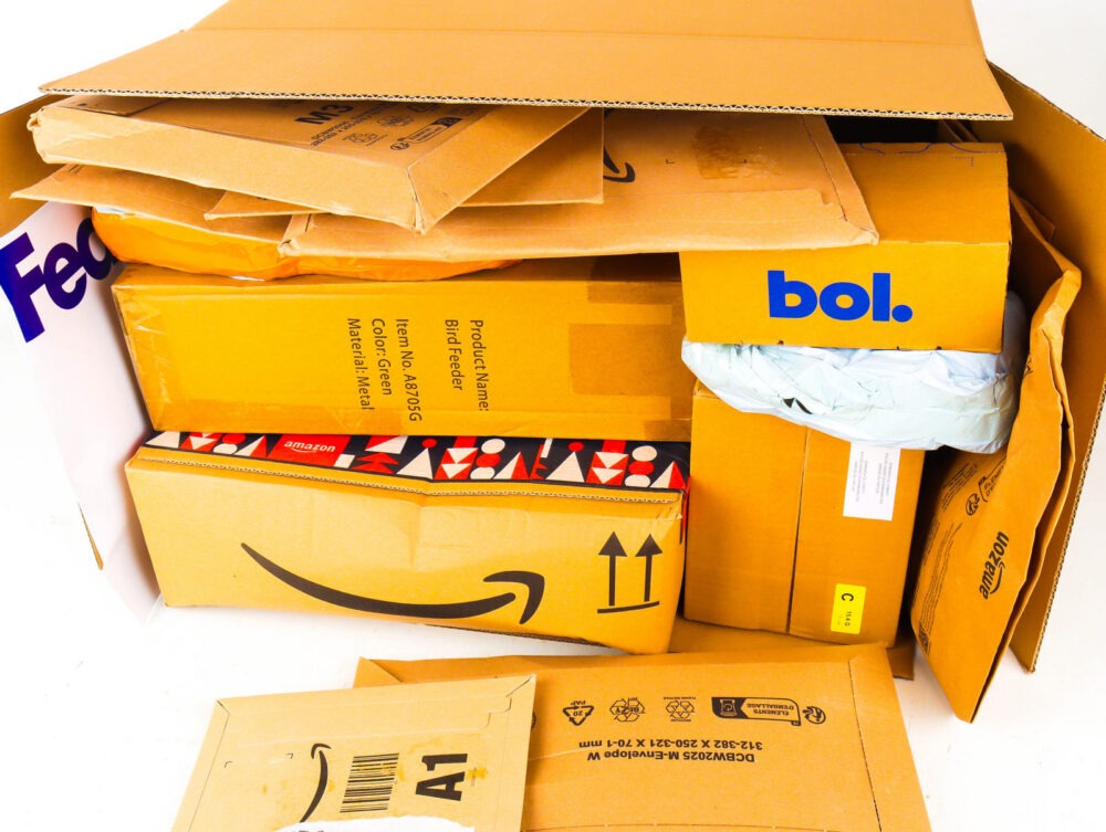 XL Doos met Ongeopende Postpakketten