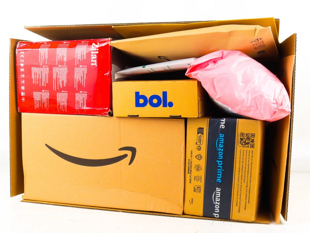 XL Doos met Ongeopende Postpakketten