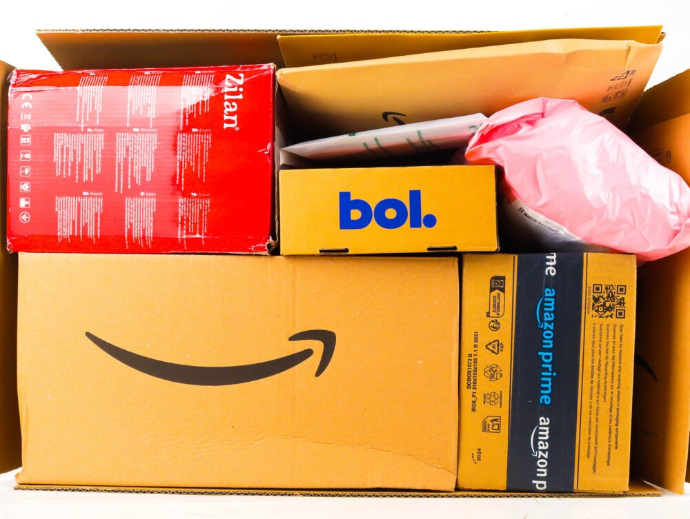 XL Doos met Ongeopende Postpakketten