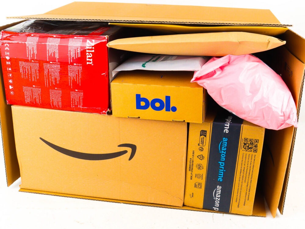 XL Doos met Ongeopende Postpakketten