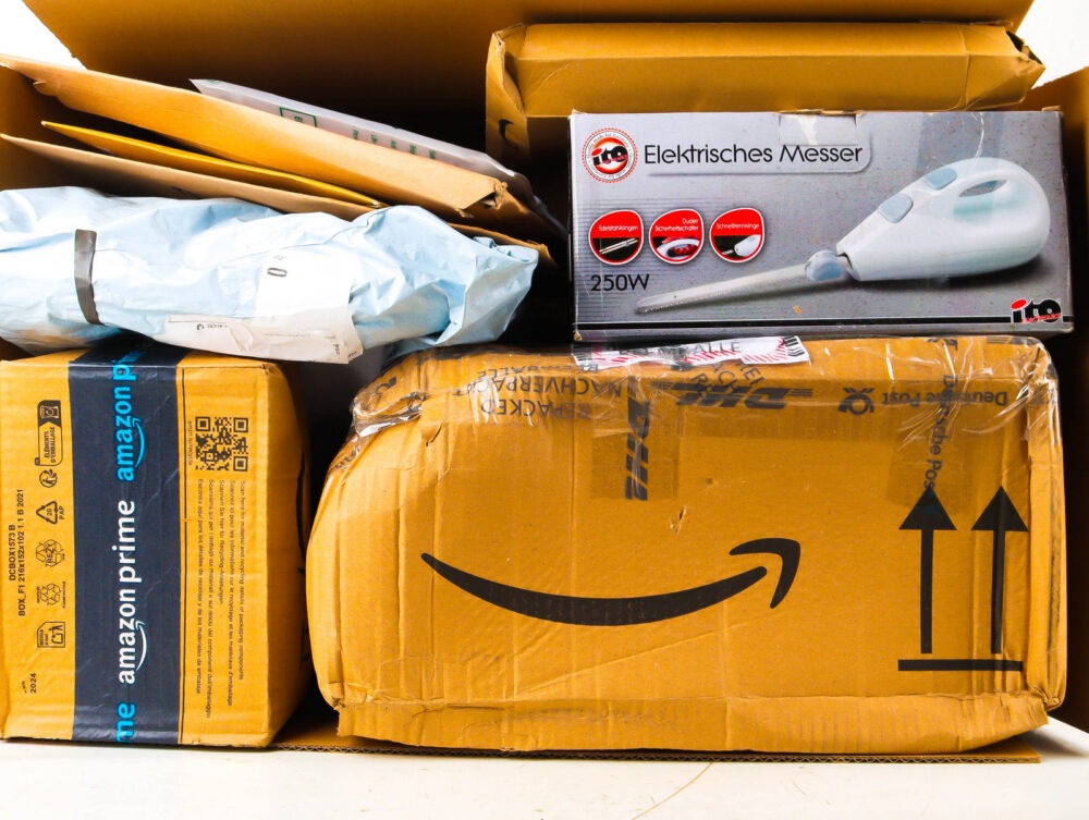 XL Doos met Ongeopende Postpakketten