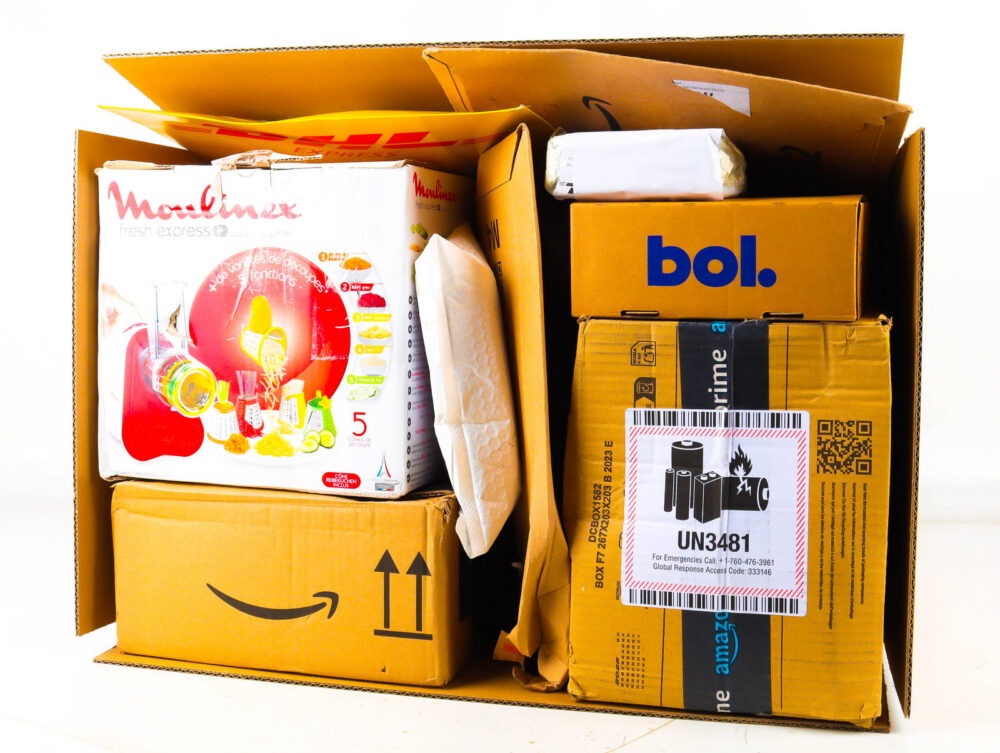 XL Doos met Ongeopende Postpakketten