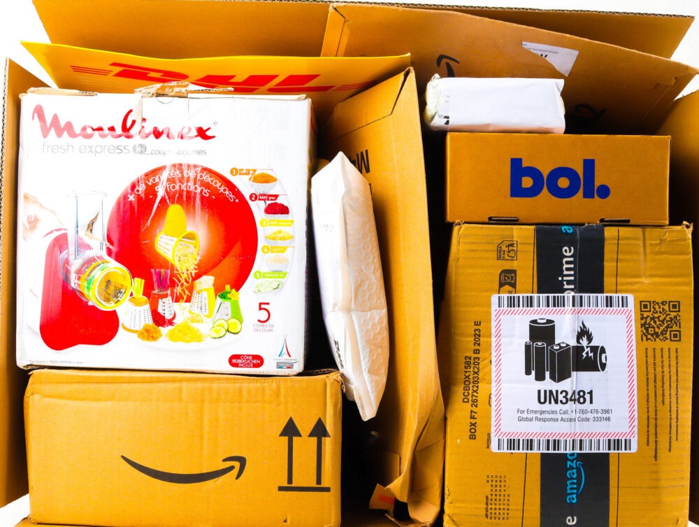 XL Doos met Ongeopende Postpakketten