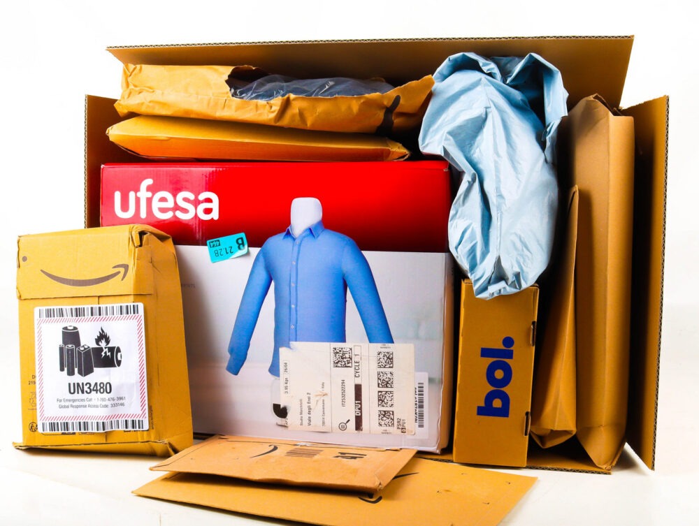 XL Doos met Ongeopende Postpakketten