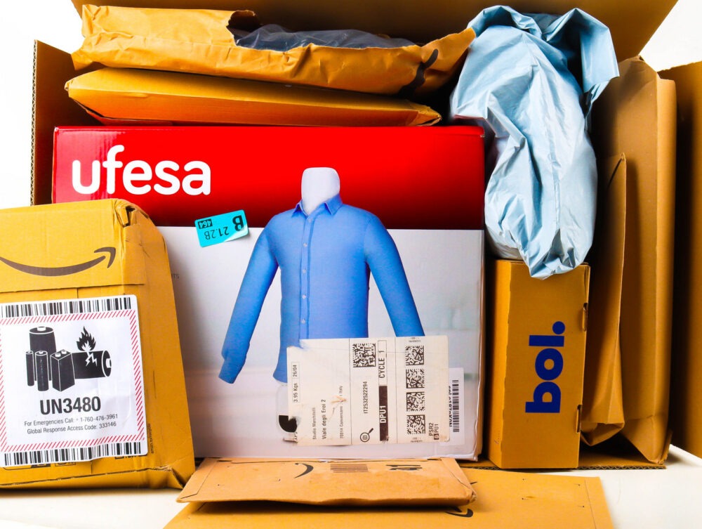 XL Doos met Ongeopende Postpakketten