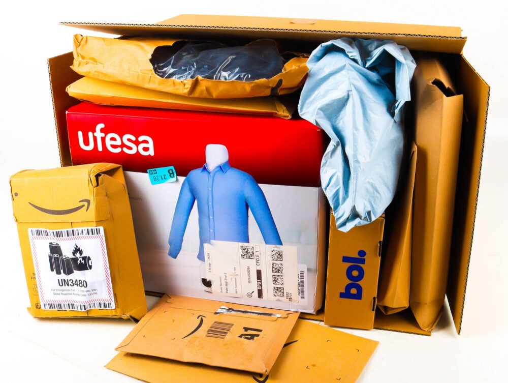 XL Doos met Ongeopende Postpakketten
