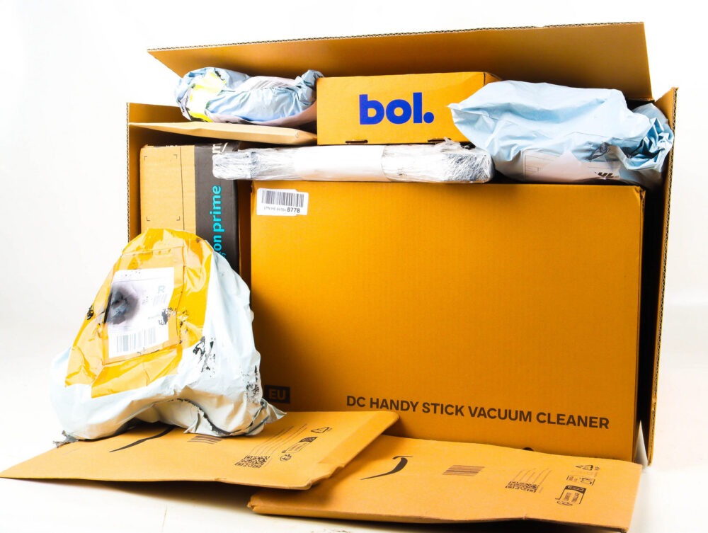 XL Doos met Ongeopende Postpakketten