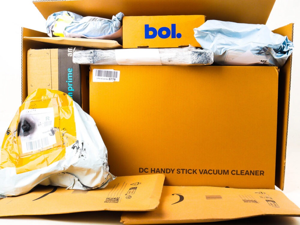 XL Doos met Ongeopende Postpakketten