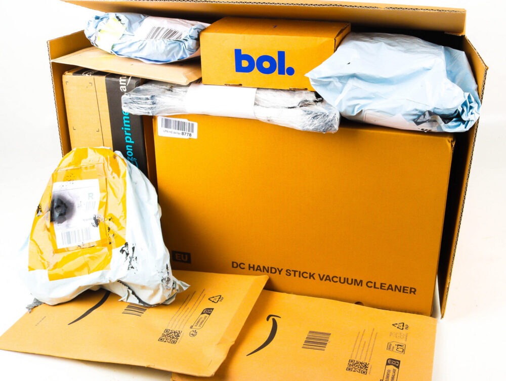 XL Doos met Ongeopende Postpakketten