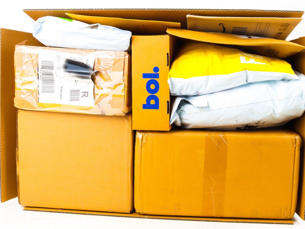 XL Doos met Ongeopende Postpakketten