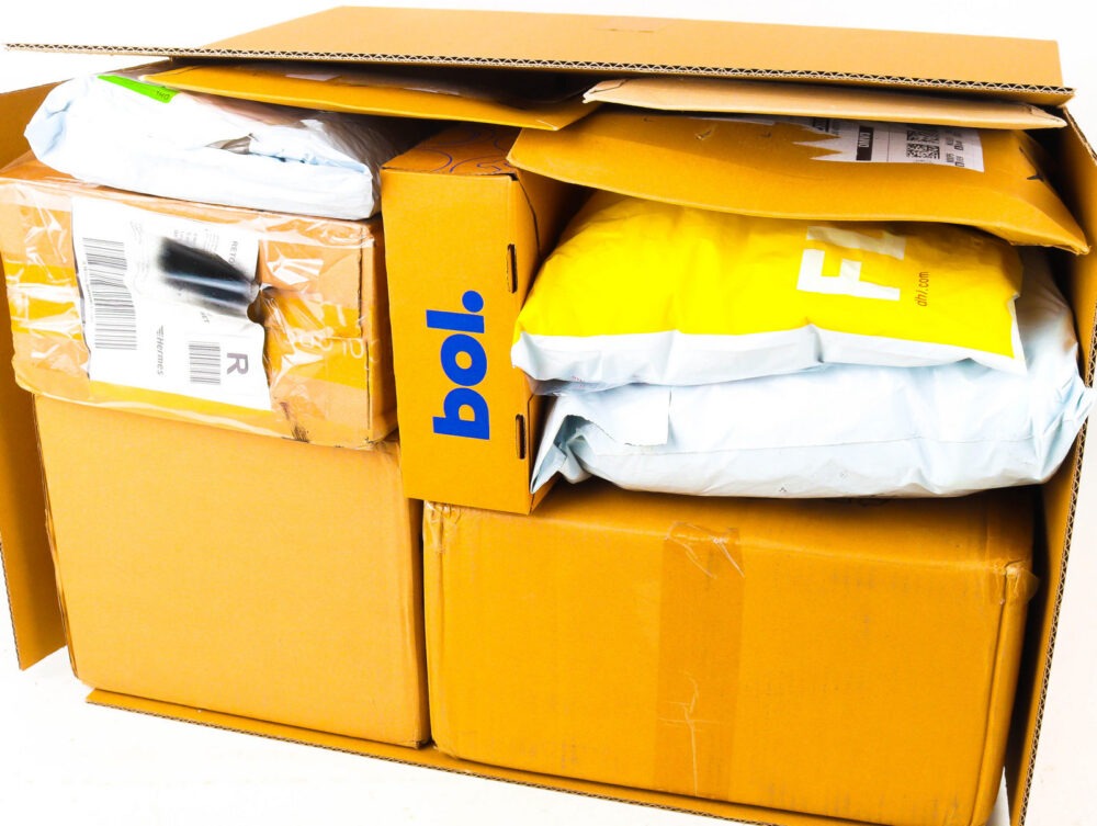 XL Doos met Ongeopende Postpakketten