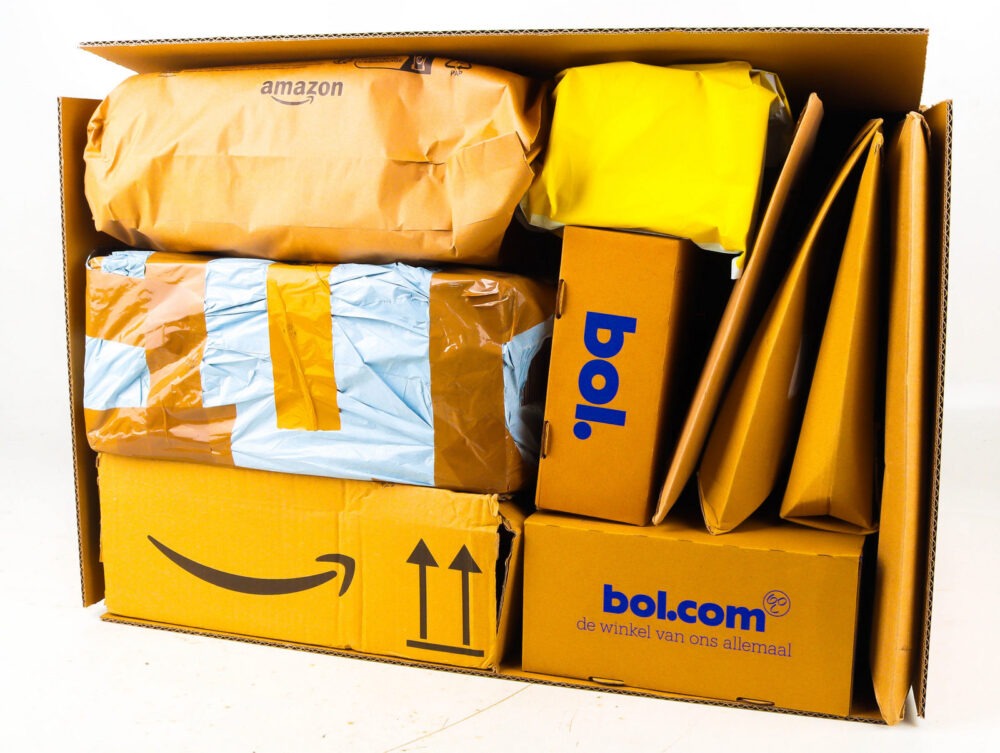 XL Doos met Ongeopende Postpakketten