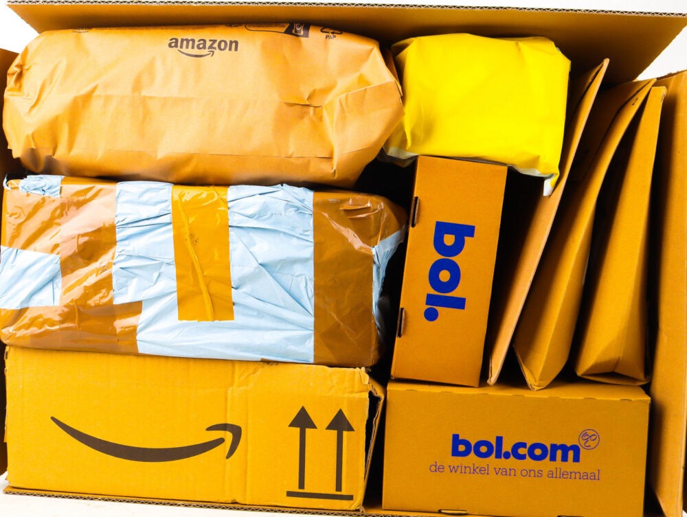 XL Doos met Ongeopende Postpakketten