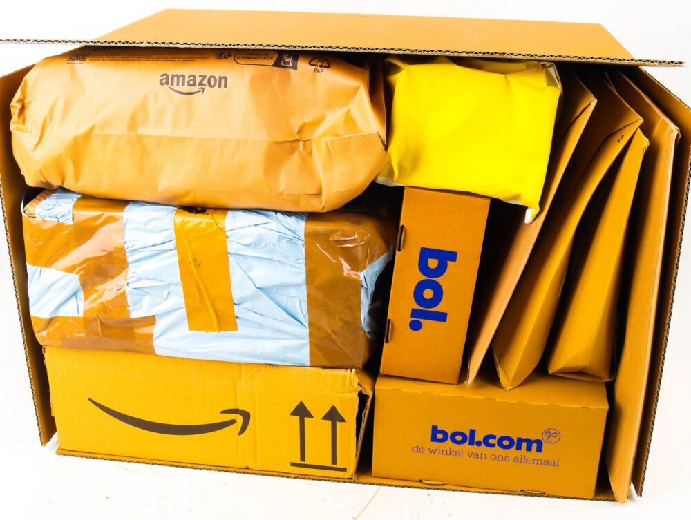 XL Doos met Ongeopende Postpakketten
