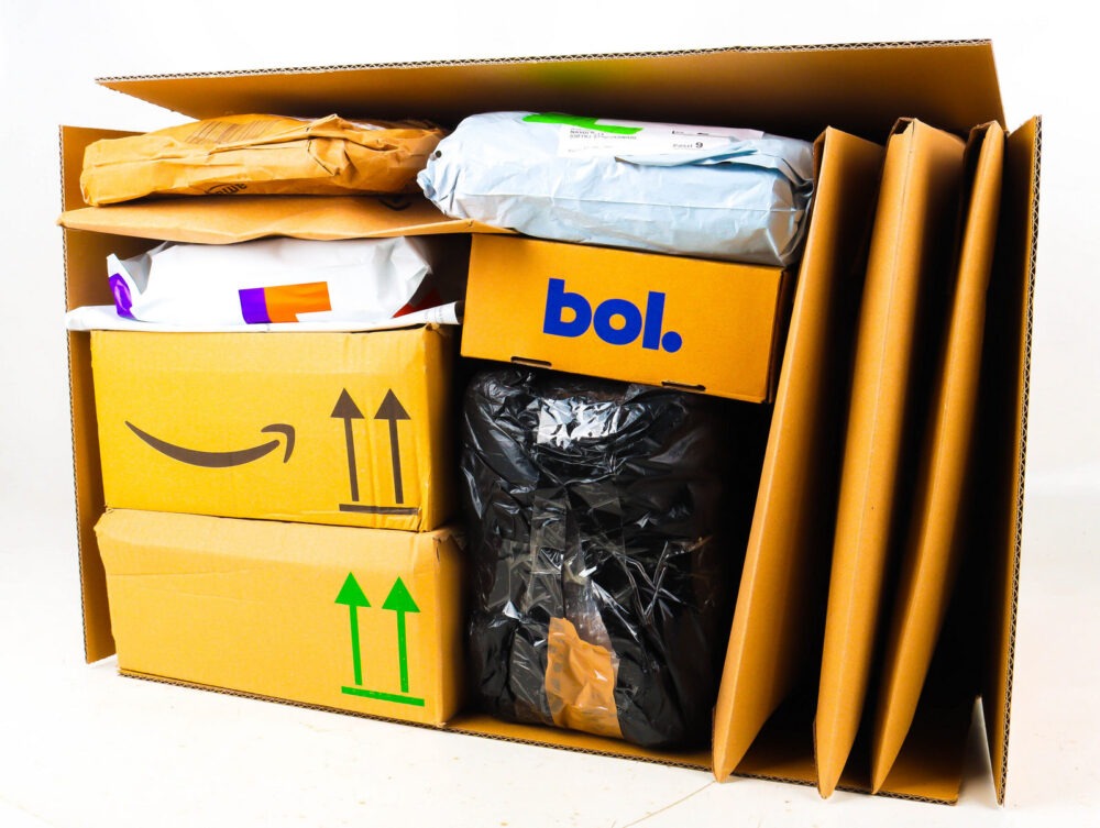 XL Doos met Ongeopende Postpakketten
